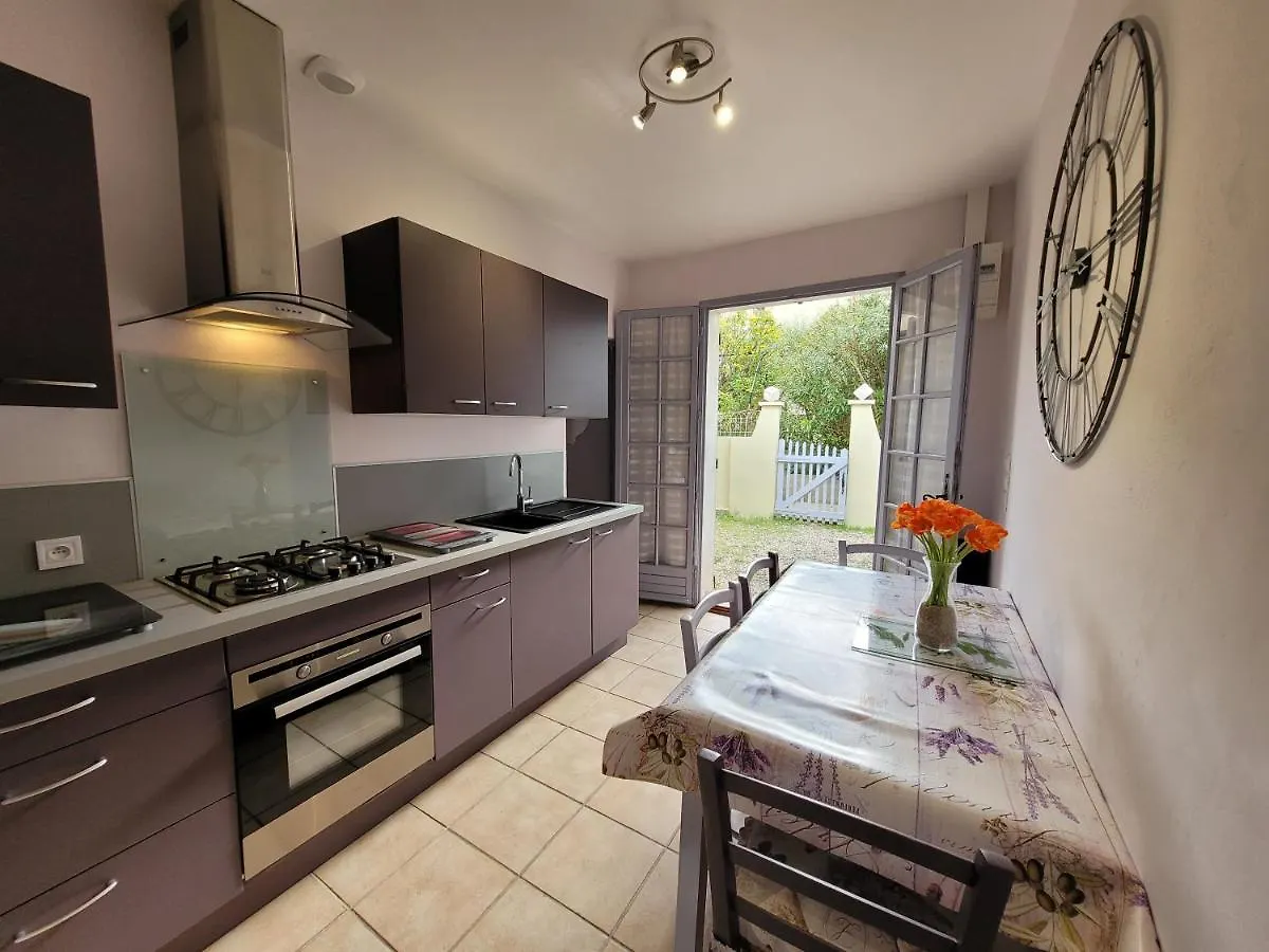 ***Maison De 38M² -400M Plage- Avec Jardin*** Le Brusc