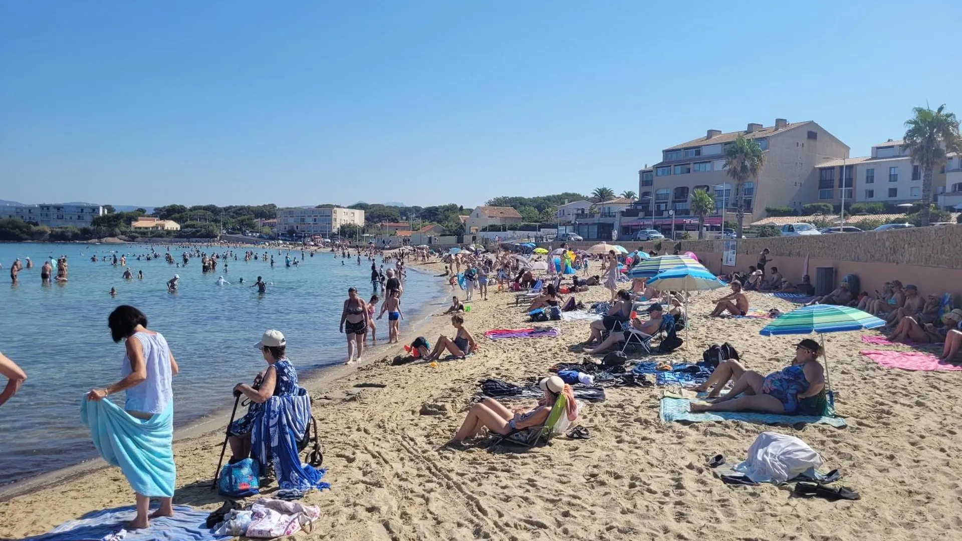 ***Maison De 38M² -400M Plage- Avec Jardin*** Le Brusc 0*,  France
